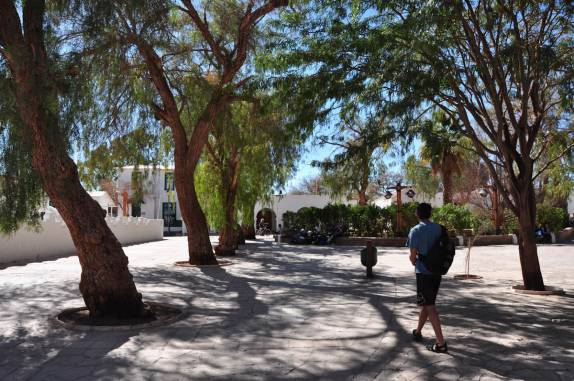 Caminhando na praça de San Pedro de Atacama - Chile